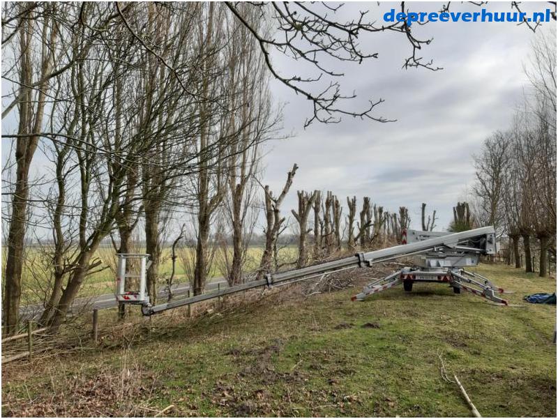 Kniktelescoop aanhanger hoogwerker 21 meter
