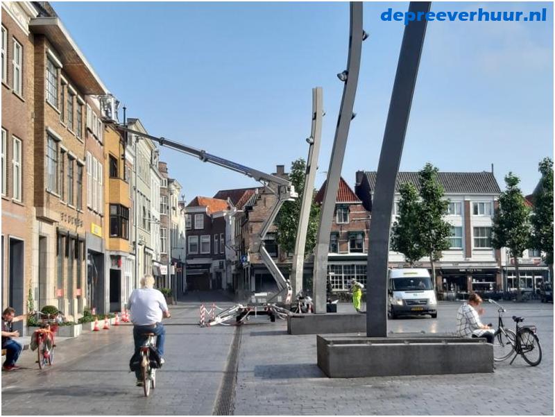 Kniktelescoop hoogwerker 21 meter huren Goes