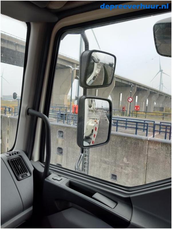 Laagwerker op sluizen en bruggen