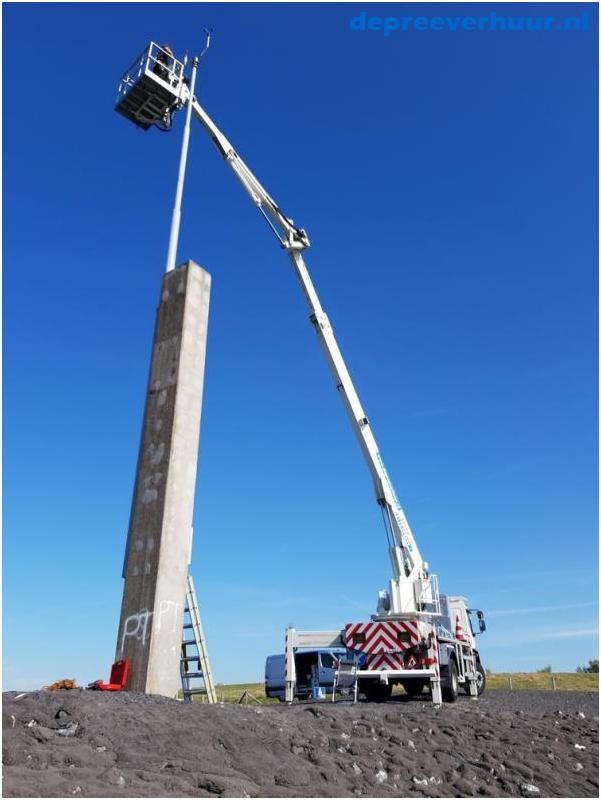 Montage windmeter met hoogwerker