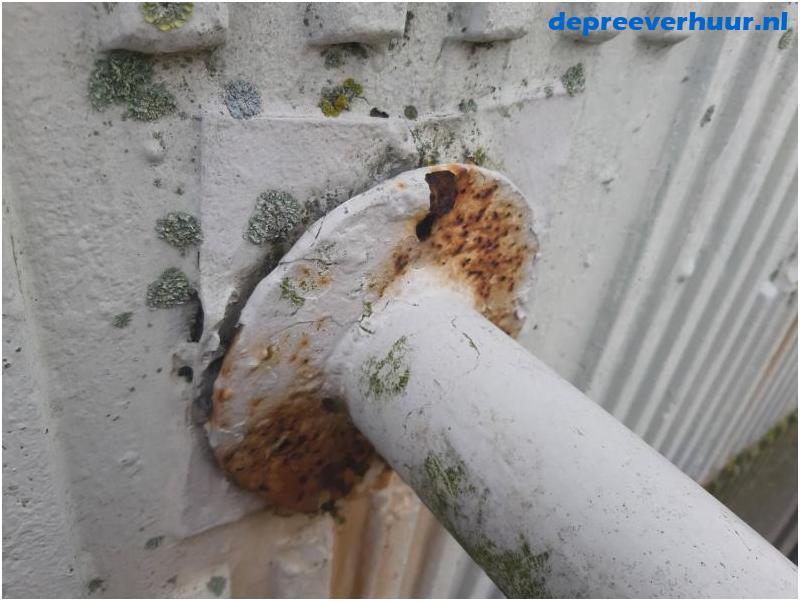 Lekkage door verouderde bevestigingsconstructies