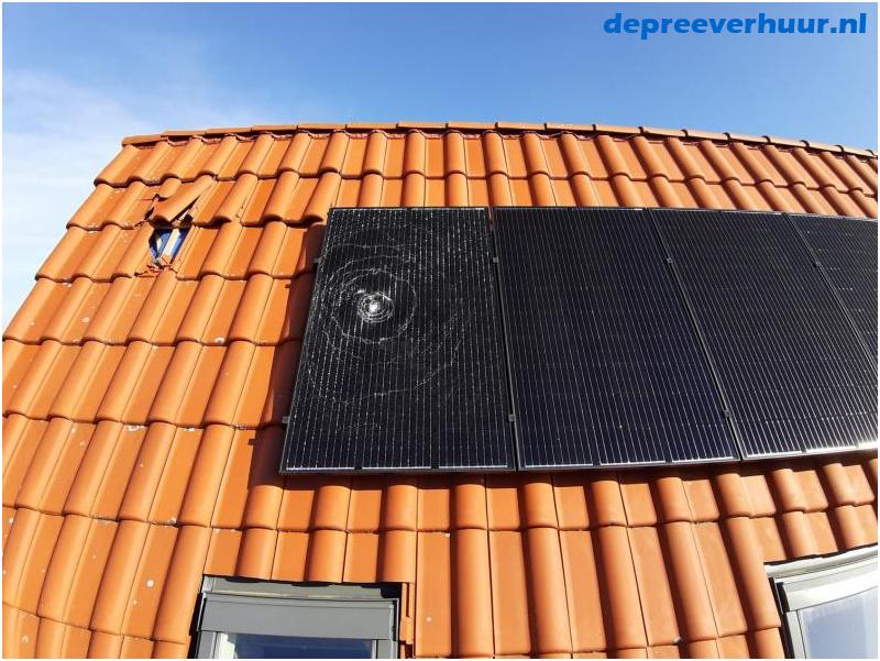 Defecte zonnepanelen door stormschade