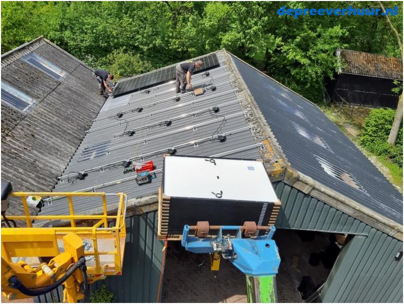 Montage zonnepanelen op golfplaten dak