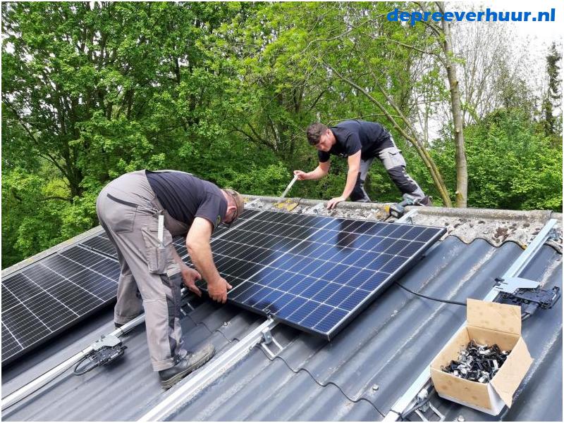 Montage zonnepanelen op railsen
