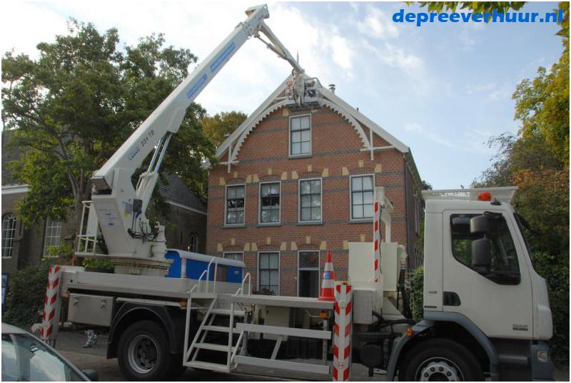 Aanbrengen duivenpinnen woning Colijnsplaat