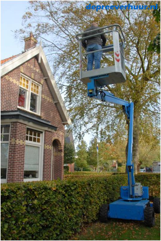Zelfrijdende kniktelescoophoogwerker 12 meter