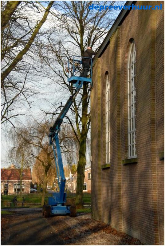 Bladervrij maken kerk in Borssele