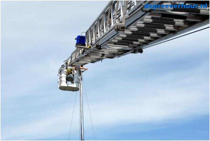 Reparatie in mast met ladderwagen