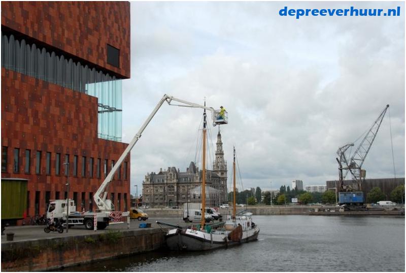 Laagwerker in de dokken van Antwerpen