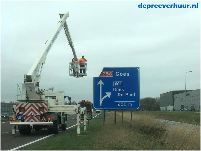 Herstel verkeersborden A58