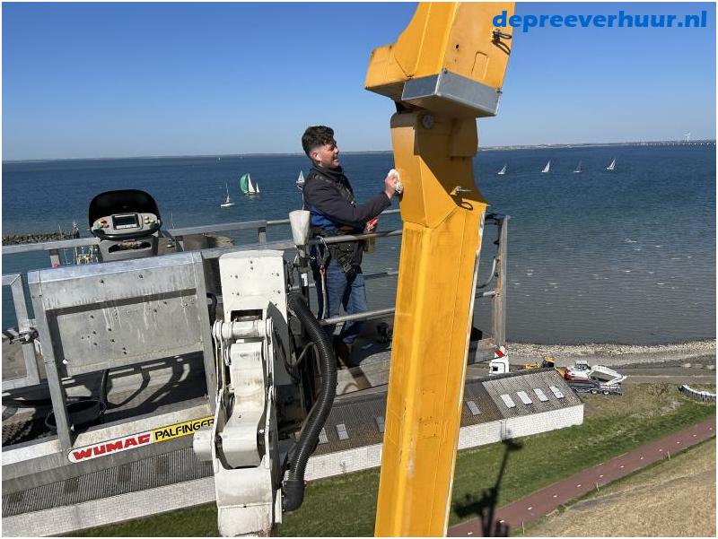 Masten hoogwerkers smeren Martijn de Pree