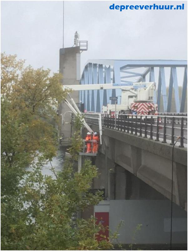 Laagwerker voor brug Terneuzen