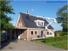 Werkzaamheden aan nok met hoogwerker Kamperland