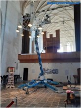 Hoogwerker in kerk Middelburg