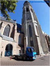 Bezorgen hoogwerker in kerk Middelburg