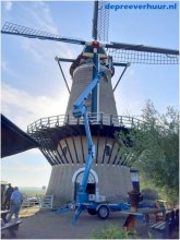Hoogwerker bij molen Kortgene