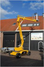 Zelfrijdende knikarmhoogwerker