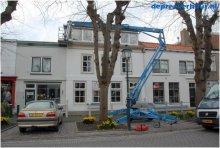 Knikarm aanhangerhoogwerker reparatie dak