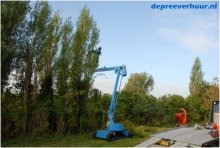 Zelfrijdende kniktelescoophoogwerker 12 meter