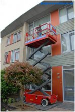 Schilderen gevel Vlissingen met schaarlift